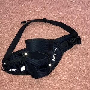 MEC hydration waist pack / belt Pace 100 Black Belt Bag